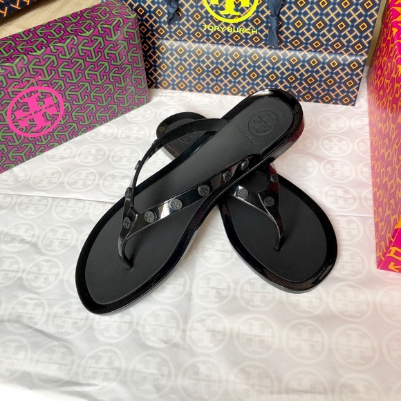 studded jelly flip flop tory burch